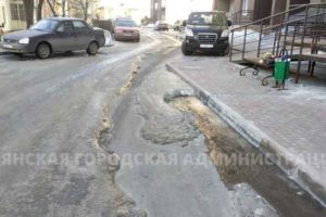 В Брянске началась весенняя уборка улиц и дворов