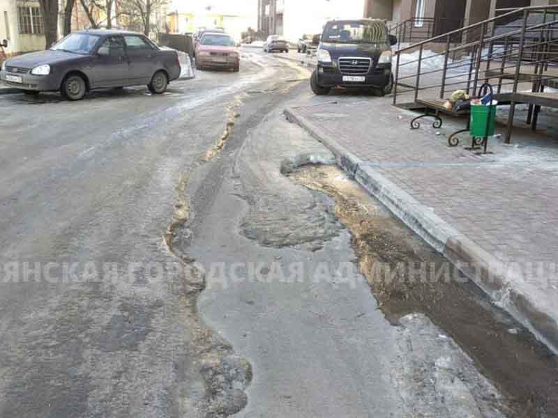 В Брянске началась весенняя уборка улиц и дворов