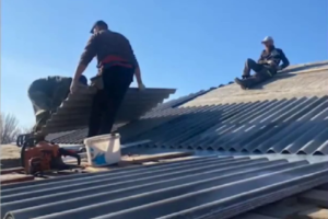 Православные волонтёры-ремонтники восстановили в Мариуполе уже двести разрушенных частных домов