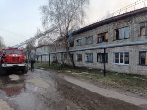Проблемное общежитие горело в Дятьково, семь человек попали в больницу, одна женщина в реанимации
