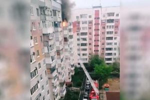 Брянские пожарные потушили горевшую квартиру на девятом этаже, четыре человека эвакуировано