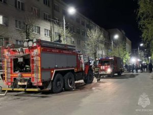 Пожар в студенческом общежитии в Брянске: выгорела комната, спасён человек, ещё 77 эвакуировались