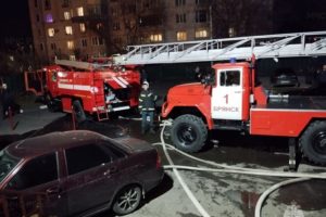 Квартира в Брянске загорелась из-за светильника на натяжном потолке