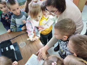 Брянская библиотека №3 устроила детсадовцам «Путешествие в мир книг»