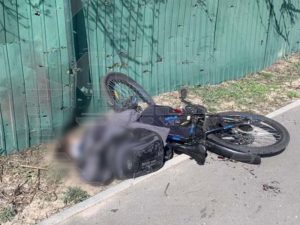 SHOT: при обстреле Климово погиб 12-летний велосипедист, мальчика прошило осколками насквозь