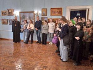 В тютчевском Овстуге открылась выставка «Мир моей Родины» — к юбилею Михаила Решетнёва