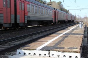 Пригородные поезда на время паводка делают дополнительные остановки в Радице-Крыловке