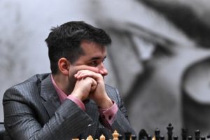 Ян Непомнящий вернул себе единоличное лидерство в турнире претендентов