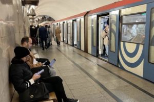 Жители Брянска стали чаще бывать в Москве и реже читать в метро