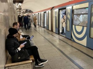 Жители Брянска стали чаще бывать в Москве и реже читать в метро
