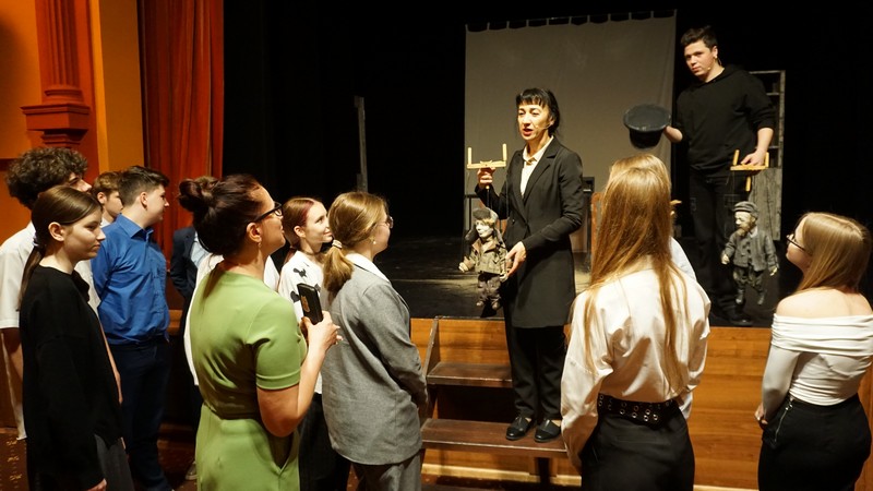 Брянский театр кукол устраивает для школьников «уроки мужества» в канун Дня Победы