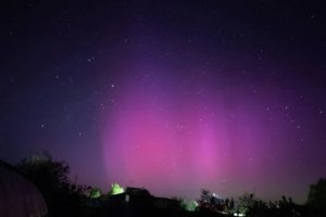 Жители Брянской области делятся в соцсетях фотографиями северного сияния