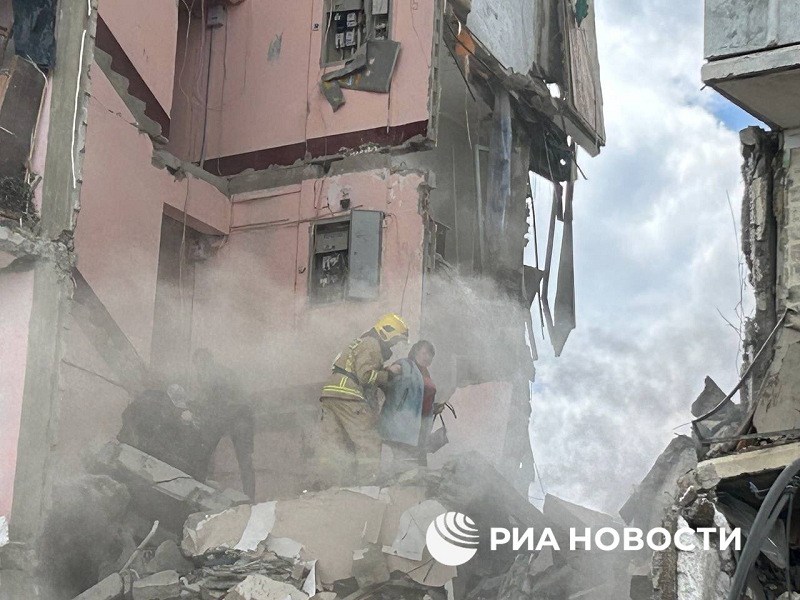 Трагедия в Белгороде: ракетой разрушен подъезд десятиэтажного дома, идёт разбор завалов, СК возбудил дело о теракте