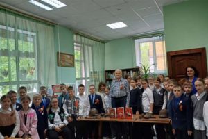Встреча с писателем Валерием Петраковым: брянские школьники получили ответ на главный вопрос