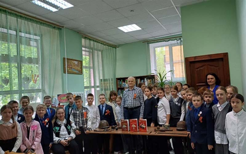 Встреча с писателем Валерием Петраковым: брянские школьники получили ответ на главный вопрос