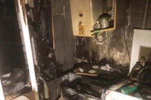 Пожарные потушили «кухонный» пожар в многоэтажке в Брянске, эвакуировано 12 человек