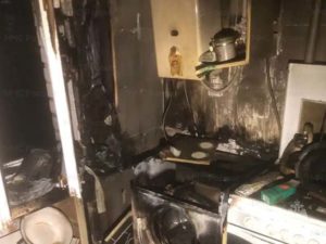 Пожарные потушили «кухонный» пожар в многоэтажке в Брянске, эвакуировано 12 человек