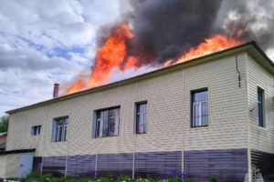 В Сураже сгорело здание районного центра соцобслуживания