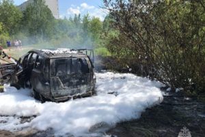 Легковой автомобиль сгорел в Бежице, жертв нет