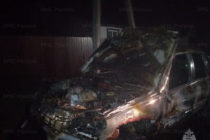 Пожар под Комаричами: сгорела легковая машина