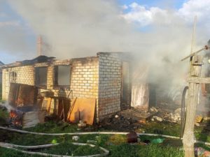 Пожар в Комаричском районе: жилой дом выгорел полностью