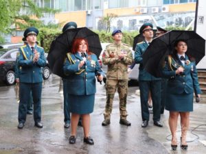 Брянские силовики выступили с концертами у домов ветеранов Великой Отечественной