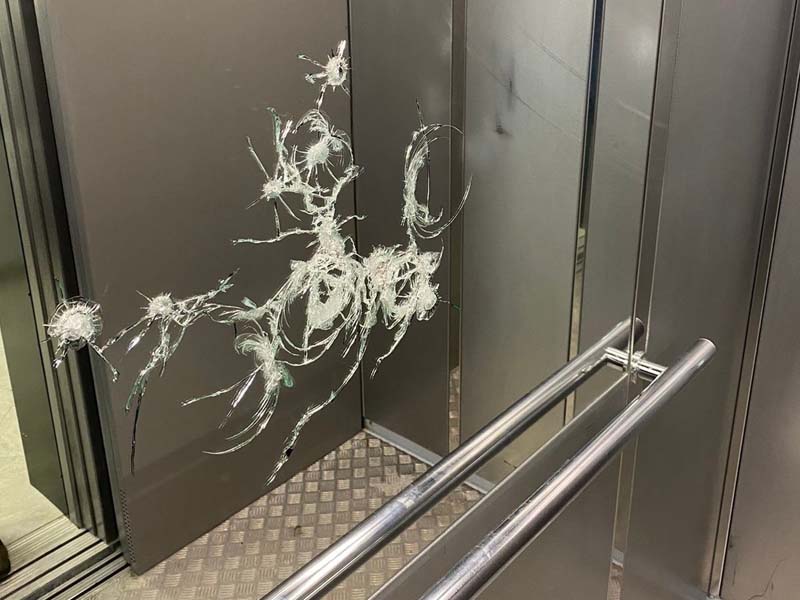 Московский гость устроил стрельбу в брянском лифте