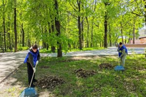 «Чистый парк!»: студенты БГТУ организовали традиционную весеннее-осеннюю уборку парка в Бежице