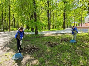 «Чистый парк!»: студенты БГТУ организовали традиционную весеннее-осеннюю уборку парка в Бежице