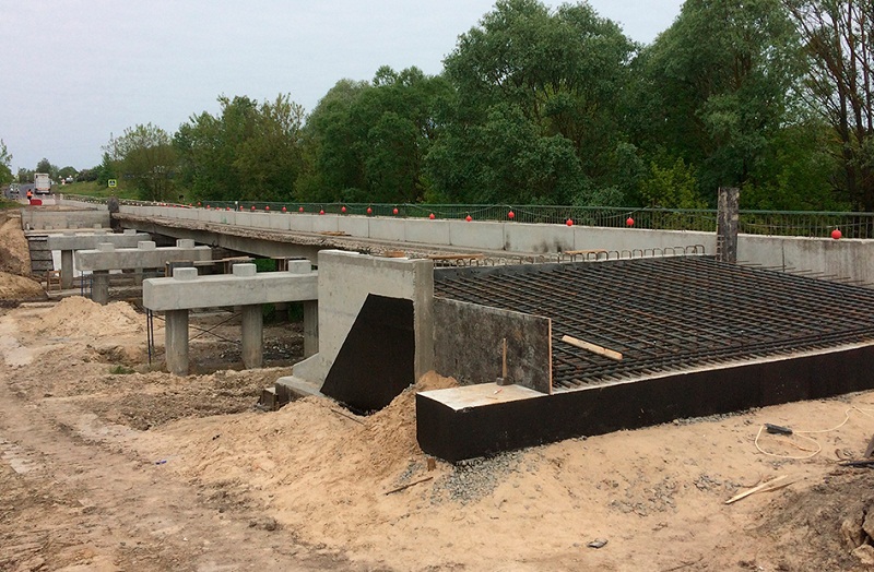 Брянские дорожники капитально ремонтируют мосты через реки Уль и Крапивна