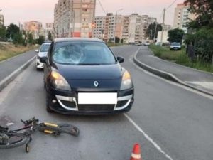 В Брянске иномарка сбила велосипедиста, неожиданно вильнувшего с тротуара на дорогу