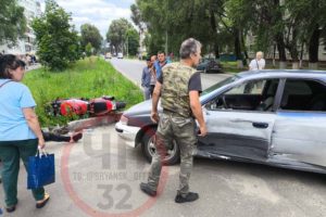 ДТП с иномаркой и мотоциклом на Почтовой в Бежице обошлось без пострадавших