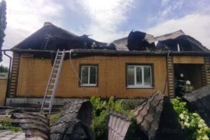 В Севске сгорел жилой дом, хозяева не пострадали