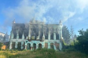 Сгоревшее историческое здание в Стародубе местные власти обещали отремонтировать под ДШИ и картинную галерею