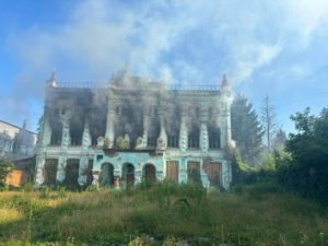 Сгоревшее историческое здание в Стародубе местные власти обещали отремонтировать под ДШИ и картинную галерею