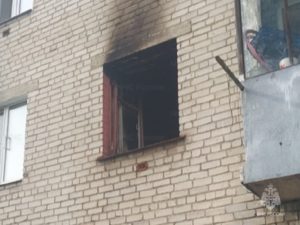 Пожар в Брянске: выгорела квартира в пятиэтажке на Брянске-Втором
