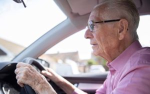 Минздрав не поддержал идею о запрете вождения авто для людей старше 70 лет