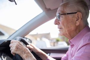 Минздрав не поддержал идею о запрете вождения авто для людей старше 70 лет