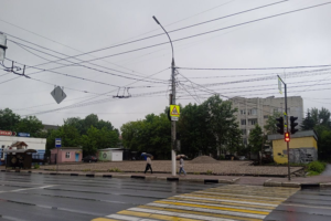 Собственник пустыря на улице Дуки в Брянске привёл его в порядок после двадцати лет разрухи