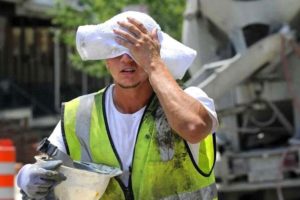 В Брянской Гострудинспекции напомнили о правилах безопасности труда в жару