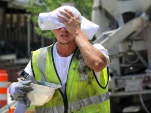 В Брянской Гострудинспекции напомнили о правилах безопасности труда в жару
