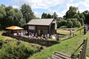 Проект «Сохраняя традиции Овстугской волости» стартовал с ярмарки ремёсел у водяной мельницы