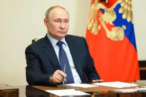 Путин подписал закон об индексации пенсий работающим пенсионерам с 2025 года