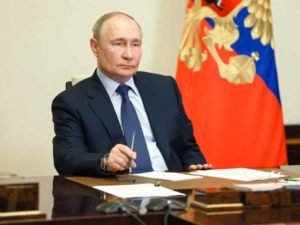 Путин подписал закон об индексации пенсий работающим пенсионерам с 2025 года
