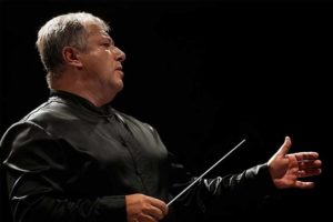 Худрук и главный дирижёр Брянского симфонического оркестра Амбарцумян написал заявление «по собственному»