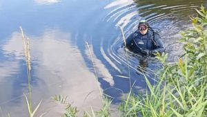Брянские водолазы по заявке полиции искали вещдоки в реке Беседь