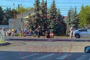 В Брянске на проспекте Московском Lexus на переходе снес 23-летнего пешехода-нарушителя