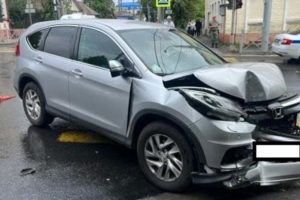 В Брянске на улице Урицкого в ДТП «с мигалкой» пострадали два человека