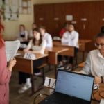 Рособрнадзор: 73 % школьников, пересдававших ЕГЭ, повысили свой балл