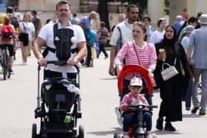 Правительство РФ утвердило единый образец удостоверения многодетной семьи